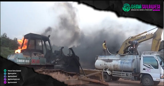 <p>Ket Foto: Warga bakar alat berat di perusahaan tambang poboya (foto/SS video warga)</p>
