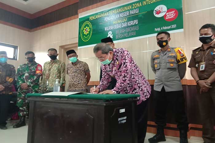 <p>Foto: Forkopimda Ikuti Pencanangan Zona Integrasi di Pengadilan Negeri Parimo, Kamis 4 Januari 2021.</p>
