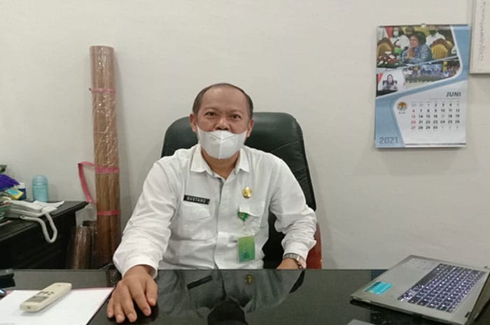 <p>Foto: Kepala BTNKT Ir. Bustang.<br />
60 Persen Karang di Togean Alami Kerusakan.</p>
