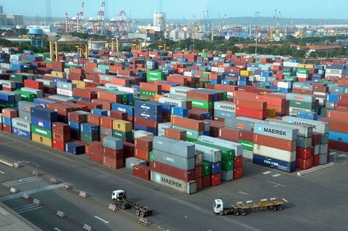 <p>Foto: Pelabuhan Peti Kemas.<br />
Ekspor Sulawesi Tengah Capai 1,18 Miliar Dollar AS, Tiongkok Jadi Tujuan Terbesar.</p>
