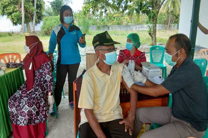 <p>Foto: Pelaksanaan vaksinasi covid19.<br />
BIN Siapkan 10.000 Dosis Vaksin untuk Tiga Kecamatan di Parigi Moutong.</p>
