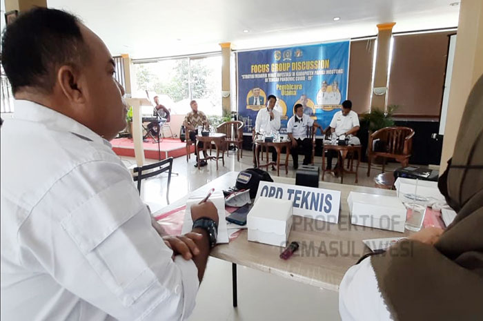 <p>Foto: Suasana diskusi.<br />
Ini Hasil Diskusi terkait Menarik Investasi Masuk ke Parigi Moutong.</p>
