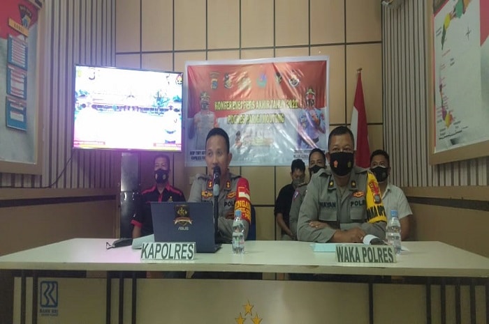 <p>Ket Foto: Kapolres Parigi Moutong AKBP Yudy Arto Wiyono Pimpin Konfrensi Pers. (Foto/Istimewa) </p>
