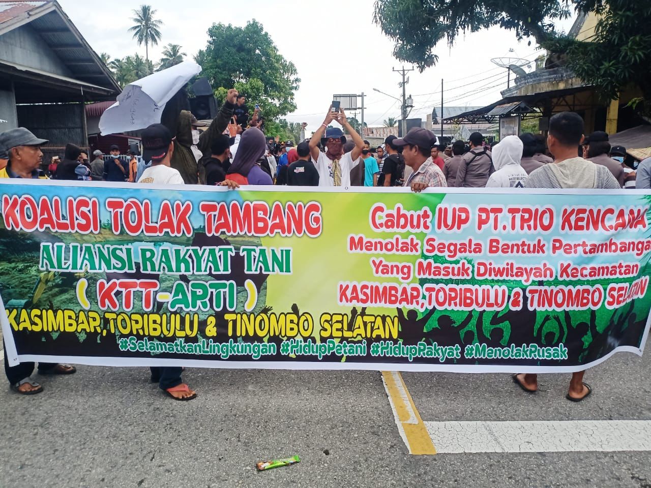 <p>Ket Foto: Aksi Demo Tolak Tambang di Kecamatan Kasimbar, Senin, 7 Februari, 2022. (Foto/Istimewa)</p>
