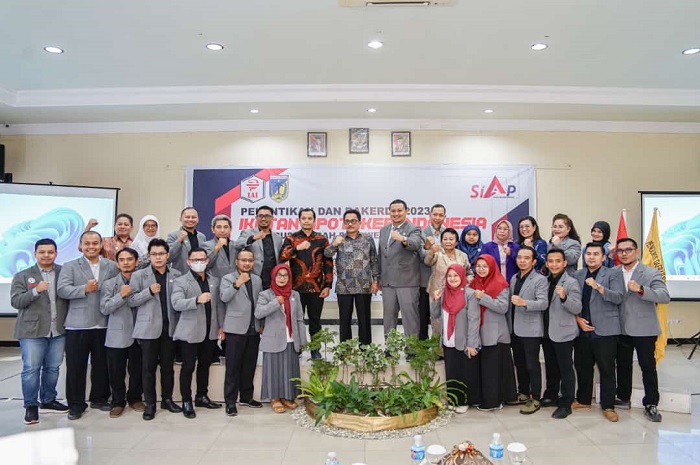 <p>Pengurus IAI Sulteng Dilantik, Gubernur: Tugas Kita Wujudkan Apoteker Professional</p>
