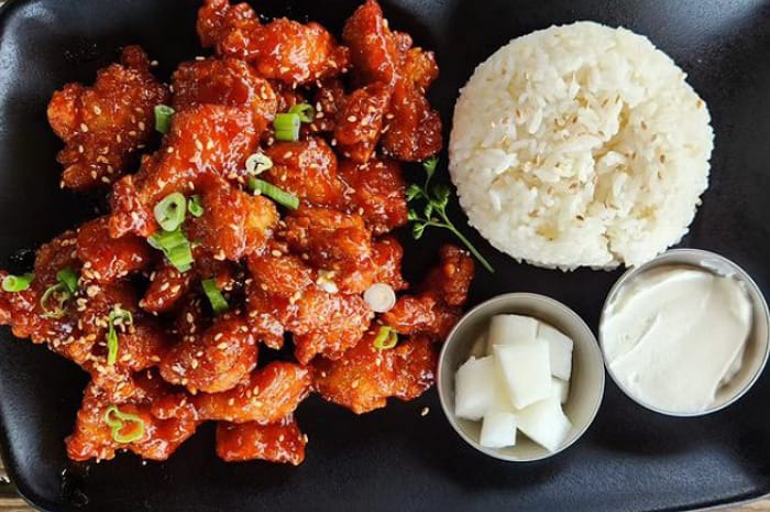 <p>Ket foto: resep ayam goreng pedas Korea (foto/Instagram/@biteofkorea)</p>
