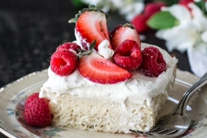 <p>Ket foto: resep membuat kue teh dengan sirup susu dan krim whipped madu lemon (foto/Instagram/@simplysogood) </p>
