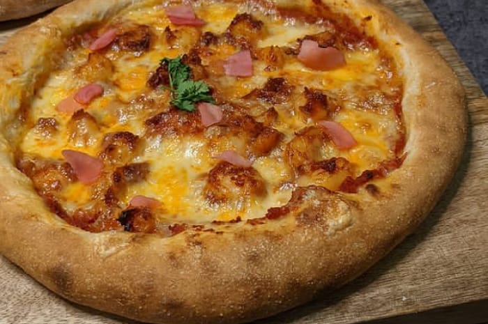 <p>Ket foto: resep membuat pizza udang pedas (foto/Instagram/@vandoughindia) </p>
