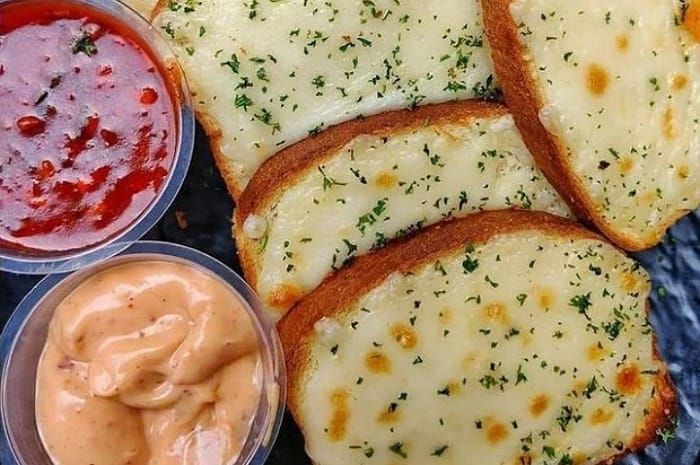 <p>Ket foto: resep cemilan roti bawang pedas (foto/Instagram/@food_paradaise)</p>
