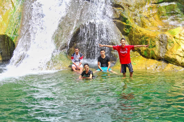 <p>Ket foto: Keindahan wisata Air Terjun Seuhom di aceh Besar, bikin nggak mau pulang (Foto/Instagram/moslem_coolam)</p>
