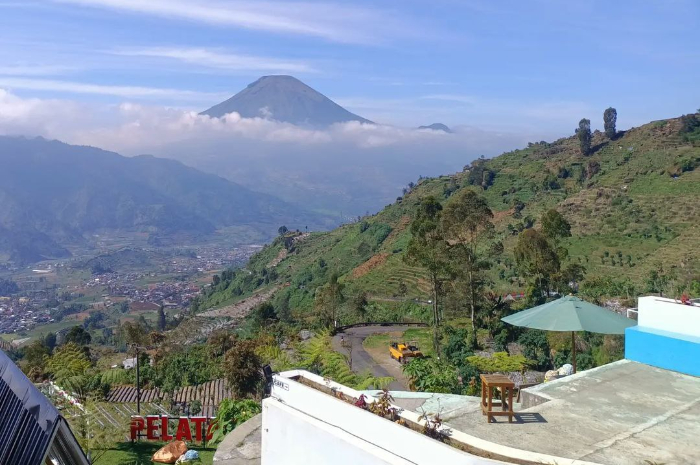 <p>Ket foto: View dari wisata Bukit Awan Sikapuk yang ada di Wonosobo (Foto/Instagram/anindita_kiky)</p>
