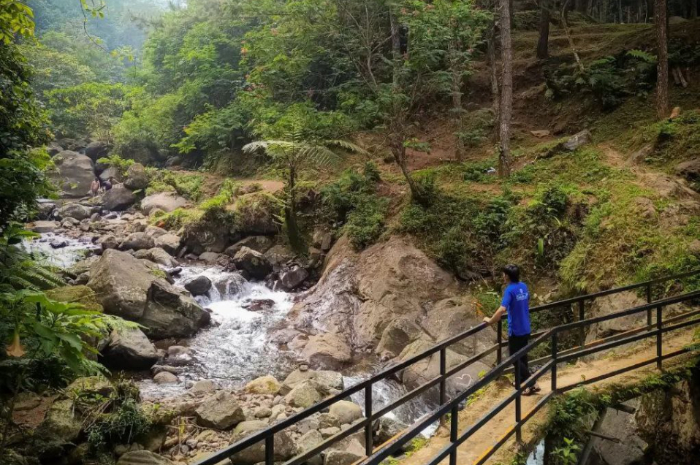 <p>Ket foto: Kecantikan wisata Curug Panjang Mega Mendung Bogor yang memikat (Foto/Instagram/adfar10_)</p>
