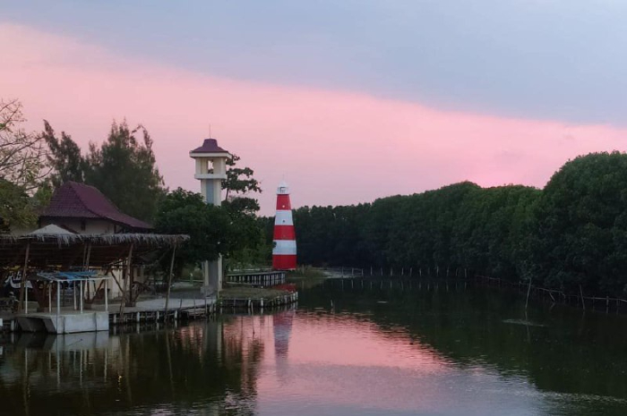 <p>Ket foto: Mengintip keindahan wisata Grand Maerakaca Semarang yang menyuguhkan keindahan hutan mangrove (Foto/Instagram/@grandmarakaca)</p>
