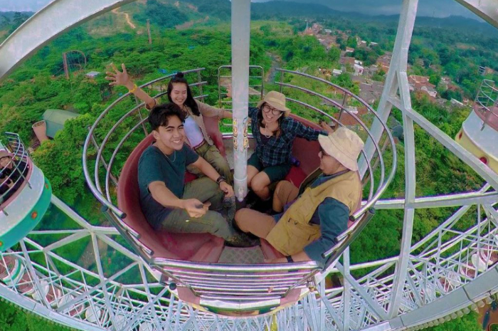 <p>Ket foto: Serunya naik wahana di wisata Jungleland Bogor Adventure Theme Park (Foto/Instagram/jungleland_indo)</p>
