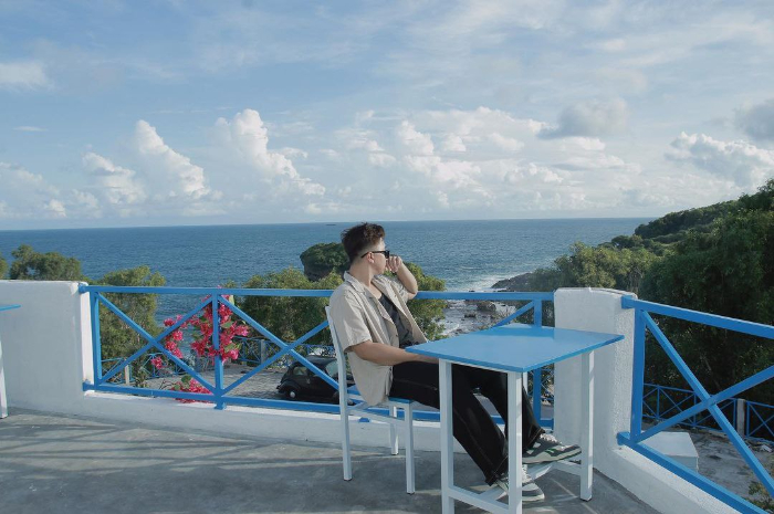 <p>Ket foto: Memanjakan mata dengan menyambangi wisata Jungwok Blue Ocean di Yogyakarta (Foto/Instagram/jungwokblueocean)</p>
