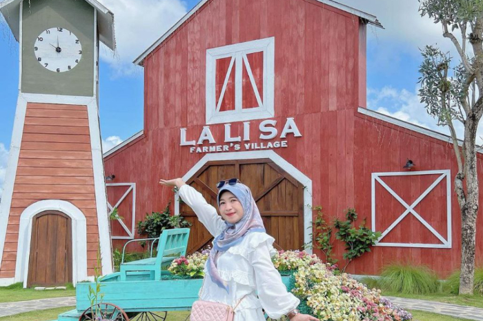 <p>Ket foto: Hunting foto di wisata La Li Sa Farmer Village Yogyakarta dengan banyak spot cantik (Foto/Instagram/cheka.pinky)</p>
