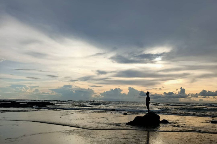 <p>Ket foto: Indahnya wisata Pantai Sukahujan yang berada di Banten (Foto/Instagram/mrauf_akbar)</p>
