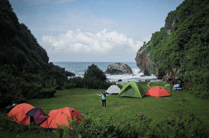 <p>Ket foto: Nikmati keindahan wisata Pantai Wohkudu Yogyakarta, asri banget (Foto/Instagram/mita_oci)</p>
