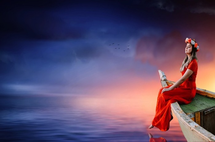 <p>Ket Foto: Ilustrasi foto seseorang yang sedang duduk di atas perahu (Foto/Pixabay/Bahagia)</p>
