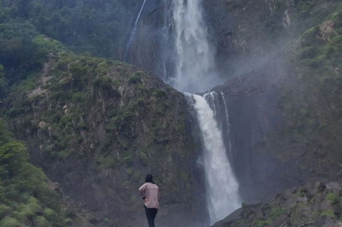 <p>Ket foto: Megahnya wisata Air Terjun Ponot yang berlokasi di Sumatera Utara (Foto/Instagram/puputkf)</p>
