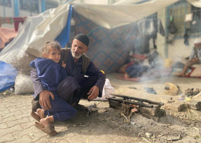 Ket. Foto: Seorang Pakar Mengibaratkan Perang Palestina Merupakan Sakit dalam Bahasa Arab dan Informasi dalam Bahasa Inggris (Foto/X/@UNRWA)