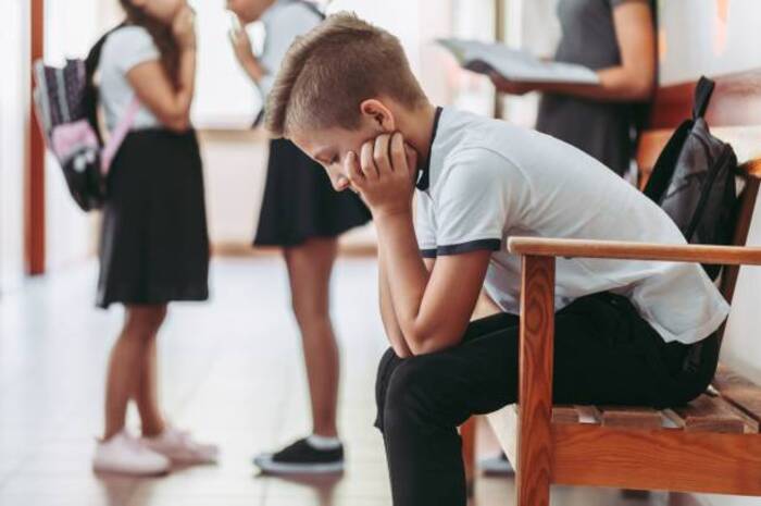 <p>Ket Foto: Ilustrasi foto seorang anak yang sedang termenung (Foto/Pixabay/Introvert)</p>
