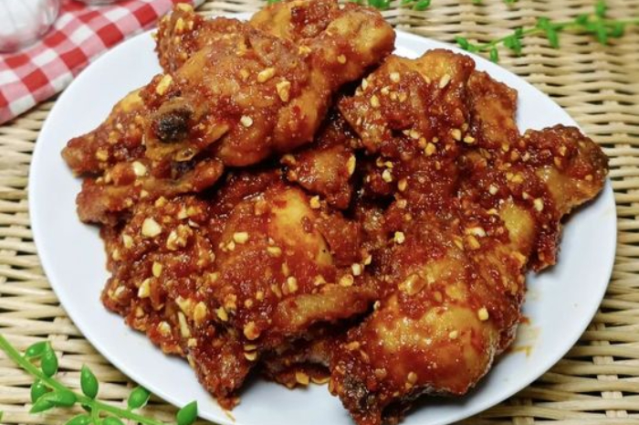 <p>Ket Foto: Resep Ayam Goreng Bumbu Rujak (Foto/Pinterest @resepmamiku)</p>
