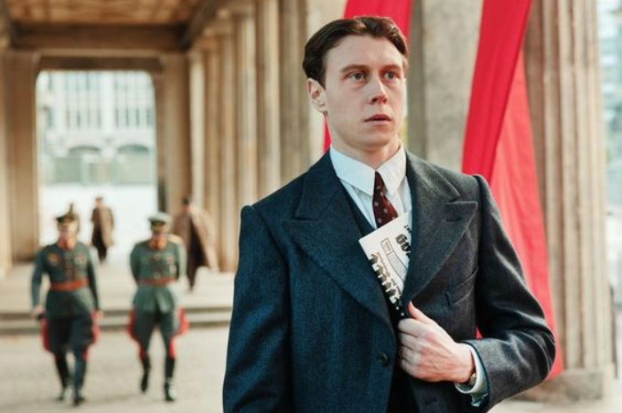 <p>Ket Foto: Pemeran Film Munich: The Edge of War yang Sutradaranya Berasal dari Jerman (Foto/Pinterest @hanapati)</p>