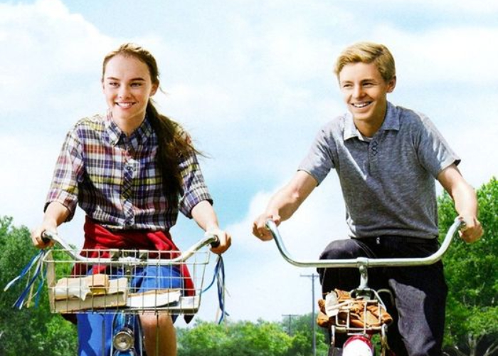 Ket Foto: Sinopsis Film Flipped Diperankan oleh Madeline Carol (Foto/Pinterest @reelrundown)