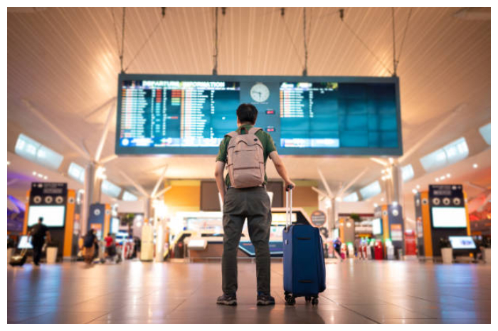 <p>Ket Foto: Ilustrasi Orang Yang Sedang Bepergian Ke Suatu Tempat (Foto/istockphotos.com)</p>
